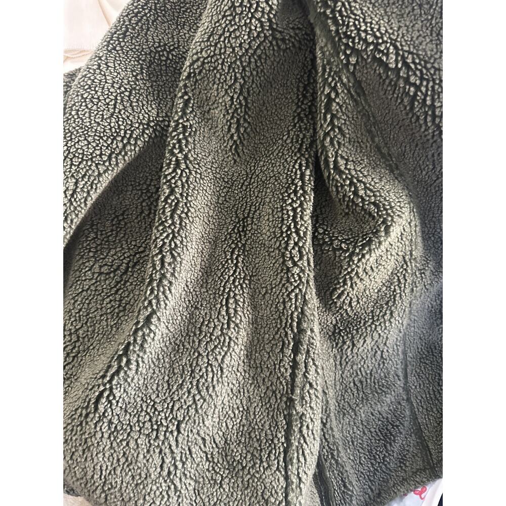 L.L. Bean Womens Medium Sherpa Fleece Lined Green Coat Jacket Button Front - Picture 12 of 14